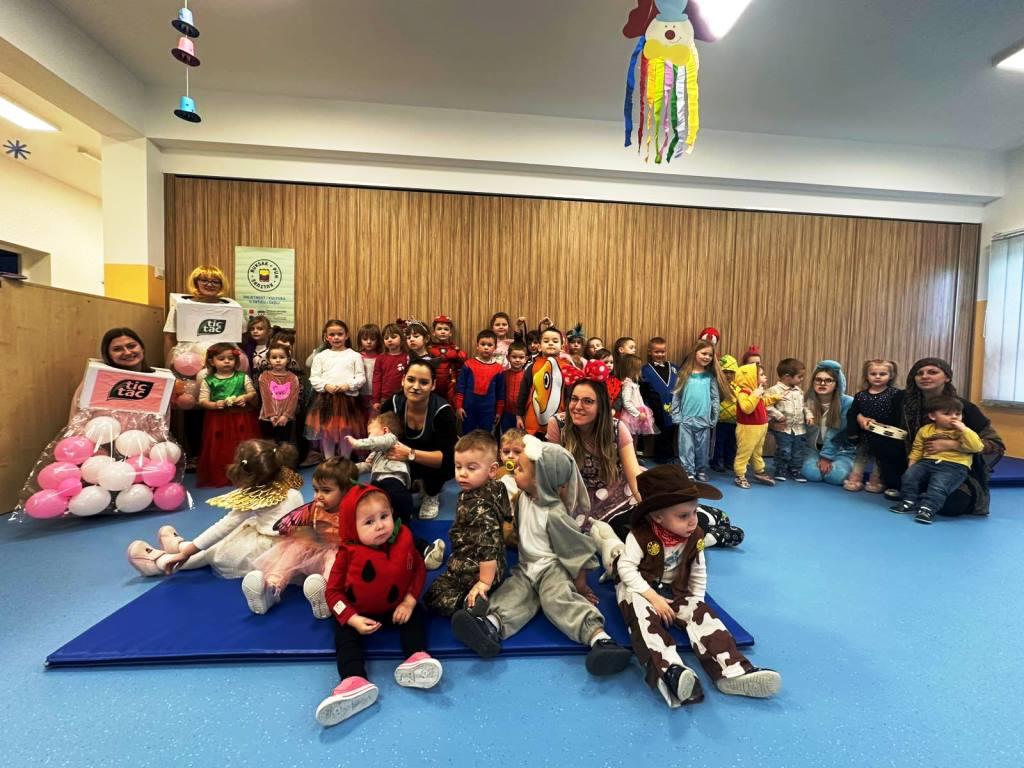 Djeca sa maskama - sve skupine