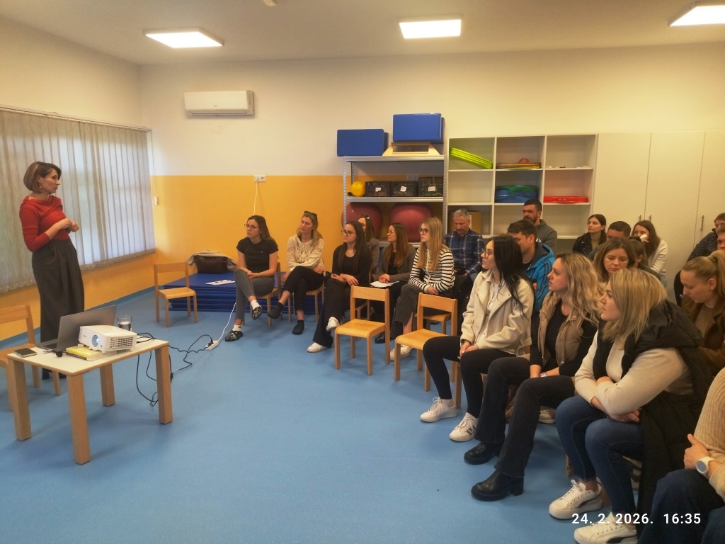 Predavanje "Što su kazne, a što granice?" - fotografija sa predavanja