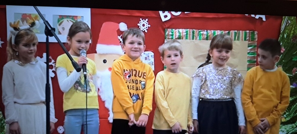 Bozicna-priredba-II - Djeca na pozornici