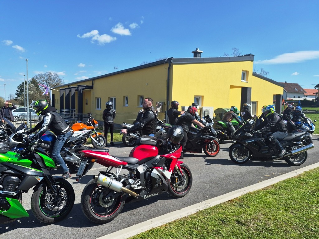 Moto-zecevi-III - Motori i motoristi kod vrtića