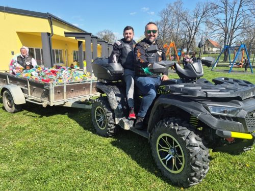 Moto-zecevi-II -Paketići u prikolici i qadisti