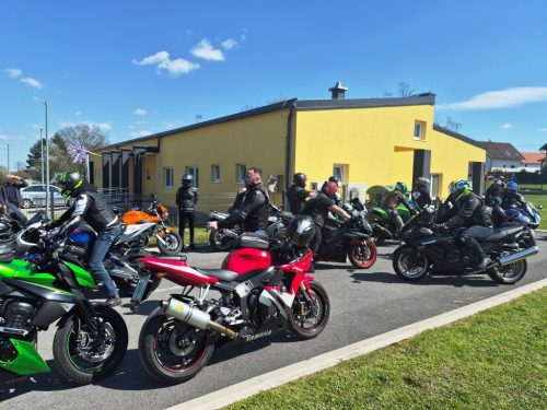Moto-zecevi-III - Motori i motoristi kod vrtića